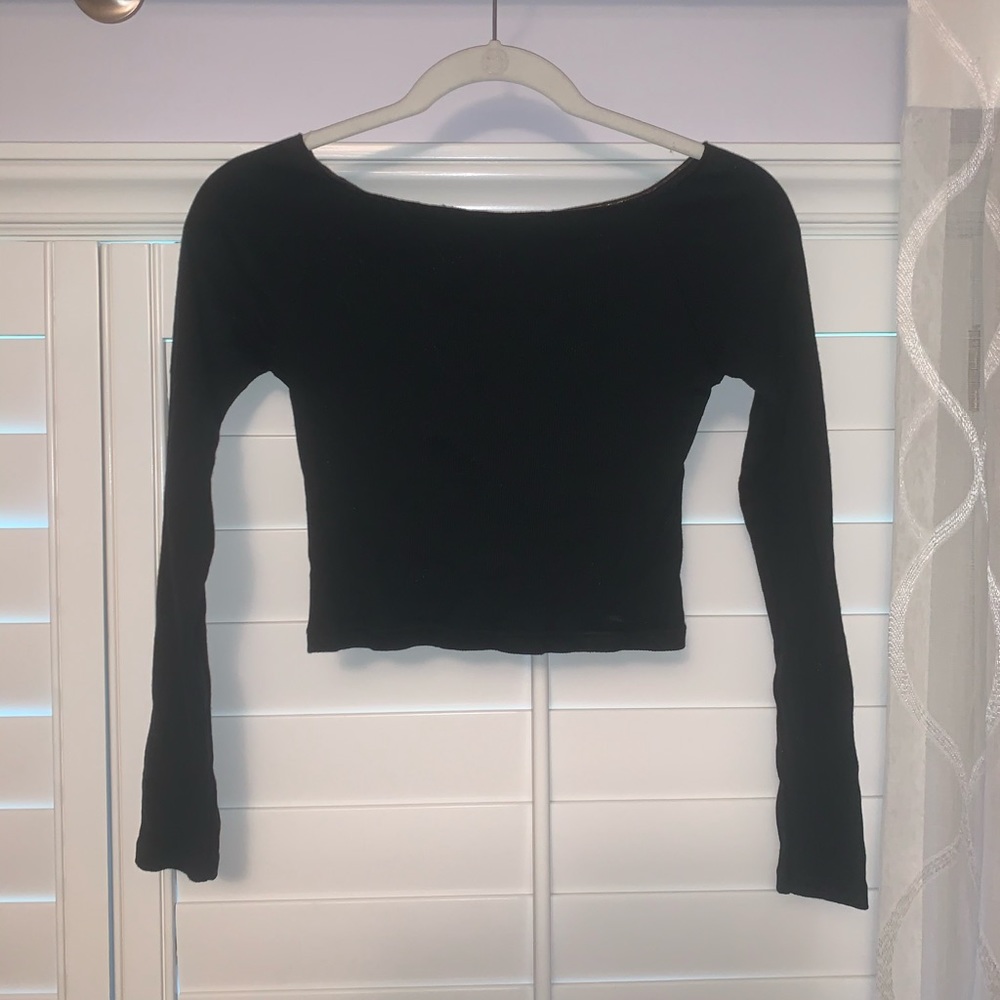 Long-sleeve, ribbed style, crop top
